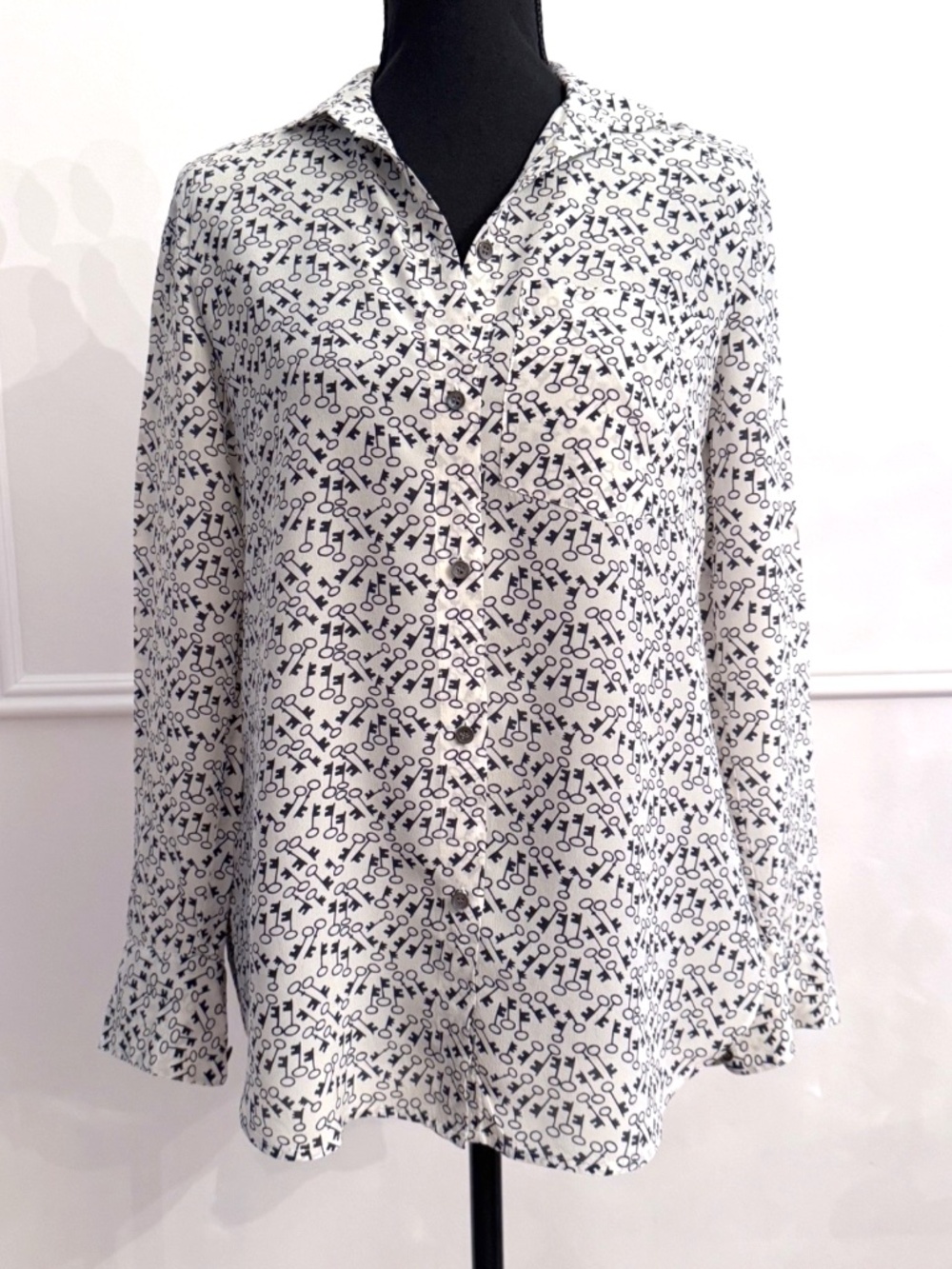 J.Crew 100% Silk Key Print Blouse Size 0 White Black Novelty Long Sleeve Top